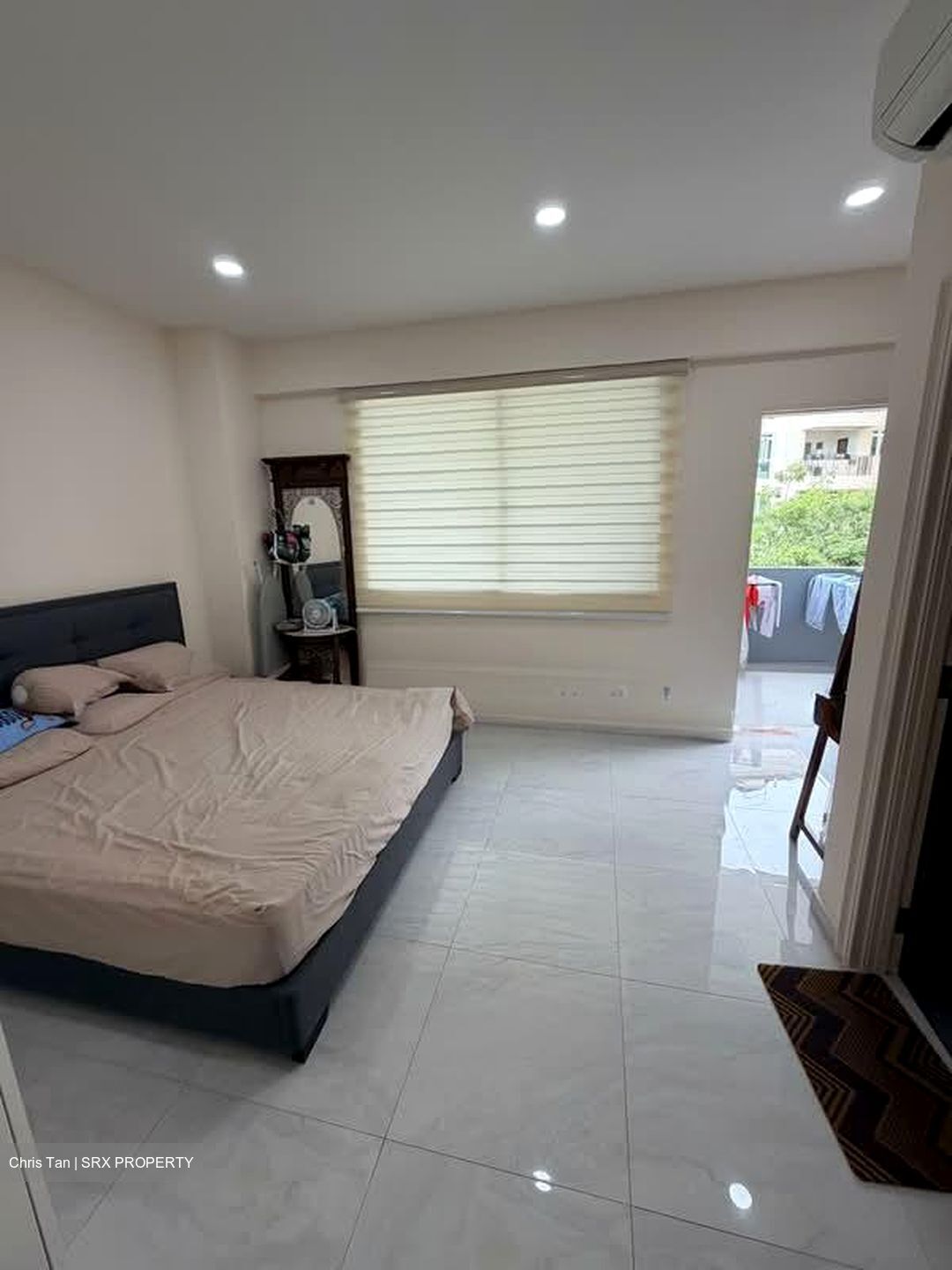 Flora Road (D17), Terrace #567962211